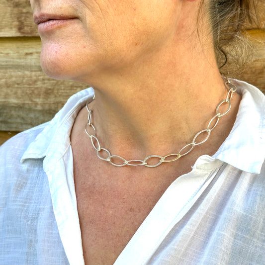 Leaf shape chain necklace
