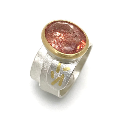 Hematite in Quarz Ring