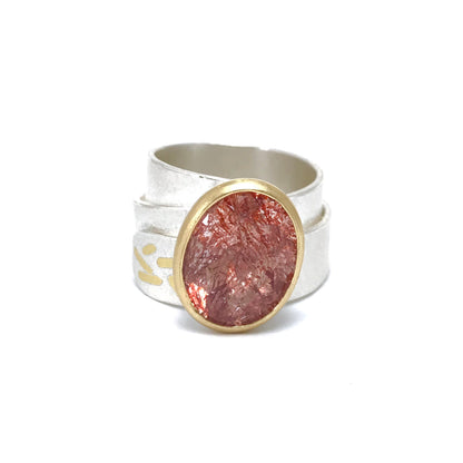 Hematite in Quarz Ring